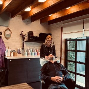 Haarhuis bij Allysa Caubergh kapster kapsalon Munsterbilzen Bilzen-Hoeselt knippen föhnen brushing ballayage mannen vrouwen kinderen opsteekkapsels creatieve kapsels nieuwe technieken